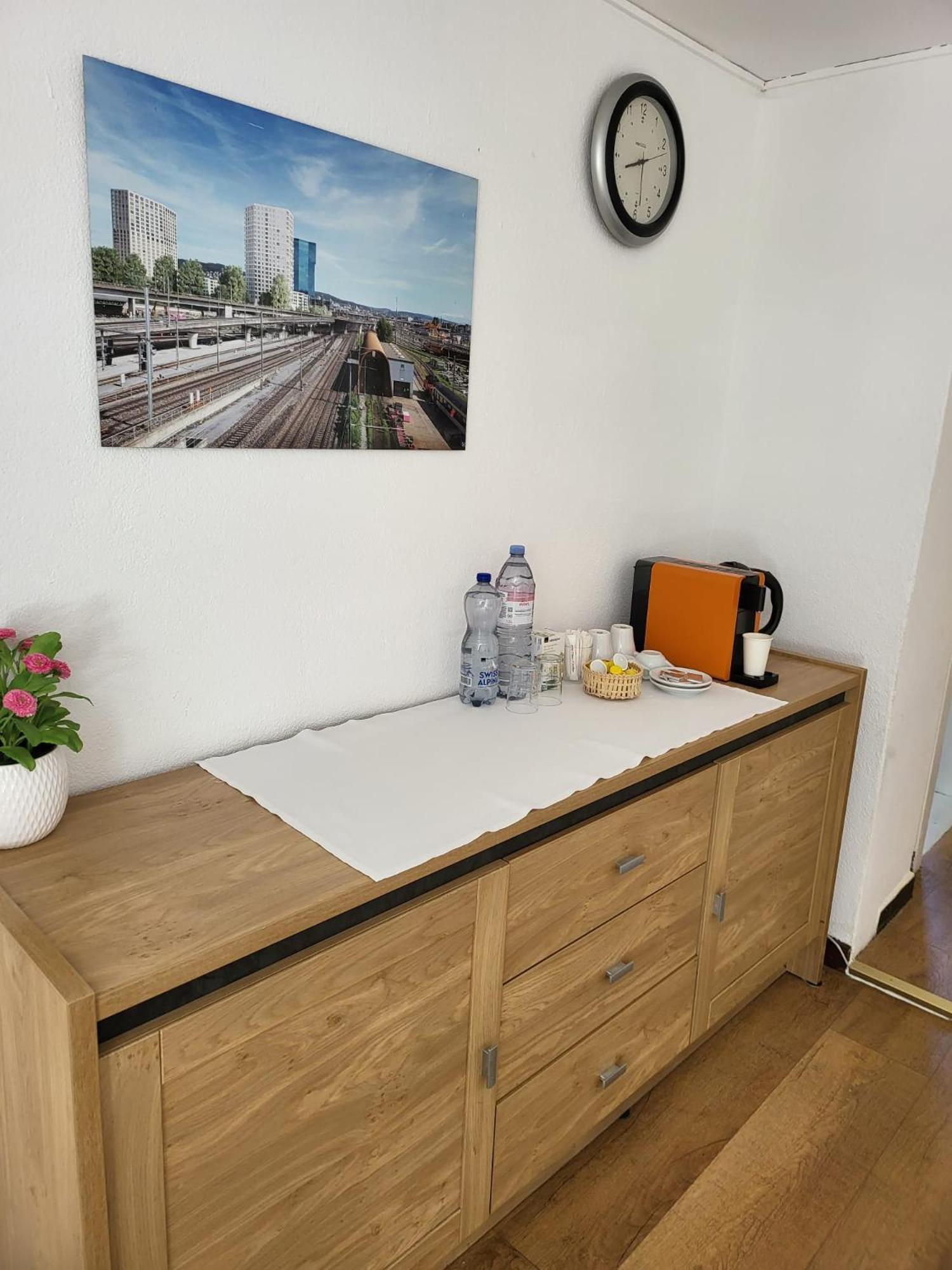 Bastis Central Guesthouse Lucerne City Exterior photo