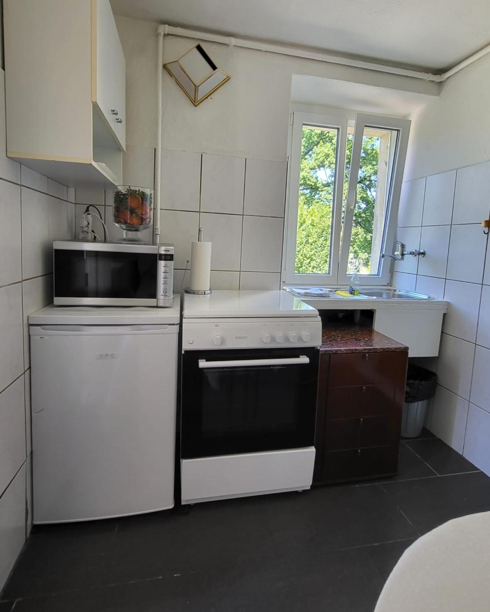 Bastis Central Guesthouse Lucerne City Exterior photo